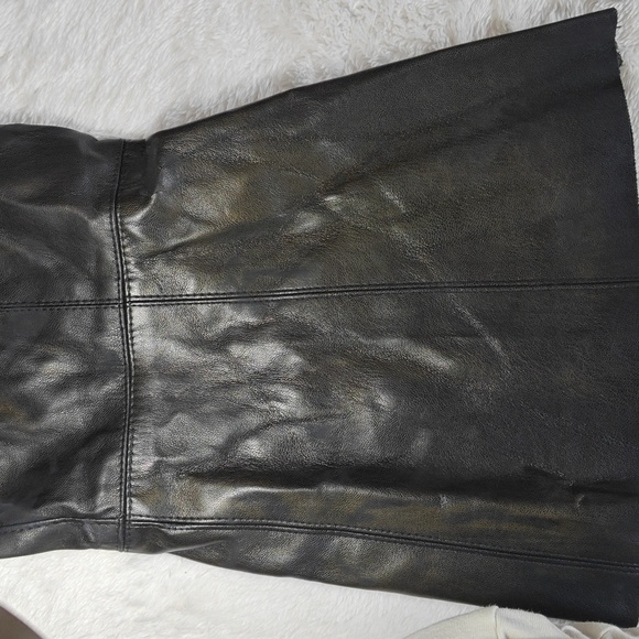 Bailey 44 Medium Black Faux Leather Metallic Crop Flare Hem Lupine Capri Pants - Picture 3 of 14